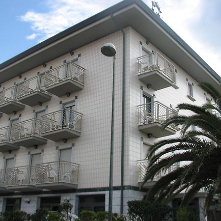 Hotel Smeraldo Camaiore Bagian luar foto