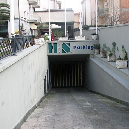 Hotel Smeraldo Camaiore Bagian luar foto