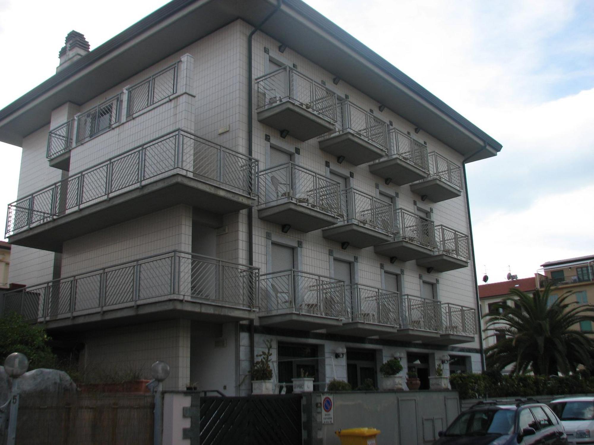 Hotel Smeraldo Camaiore Bagian luar foto