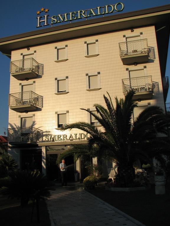 Hotel Smeraldo Camaiore Bagian luar foto