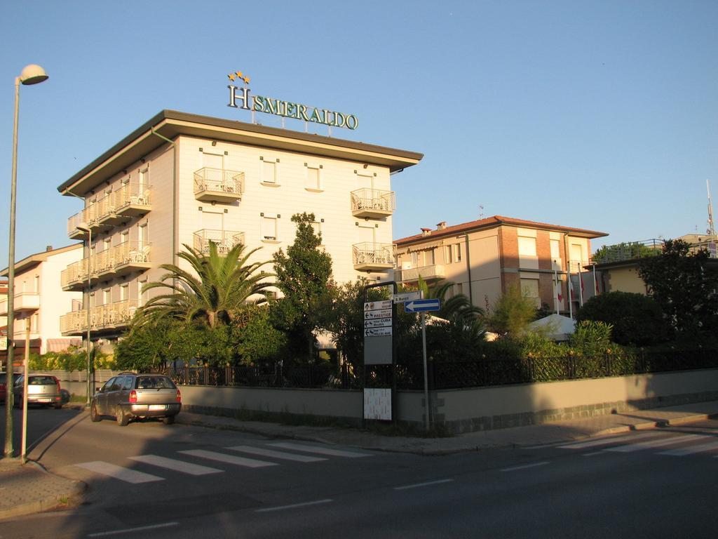 Hotel Smeraldo Camaiore Bagian luar foto