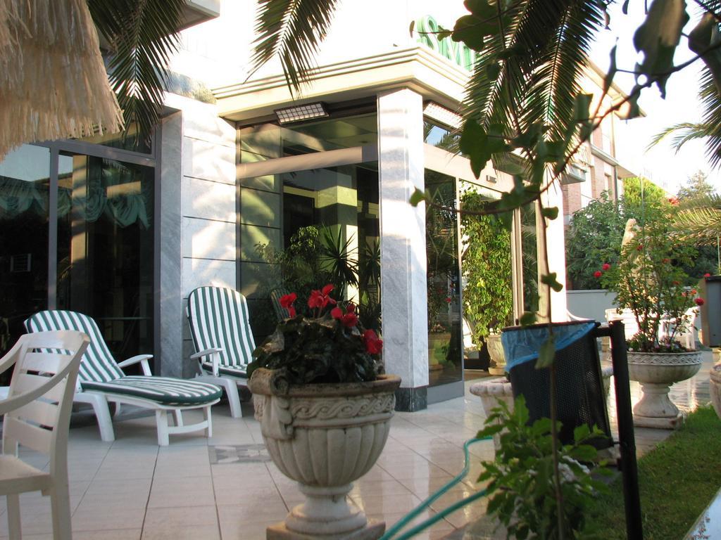 Hotel Smeraldo Camaiore Bagian luar foto