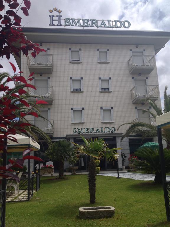 Hotel Smeraldo Camaiore Bagian luar foto