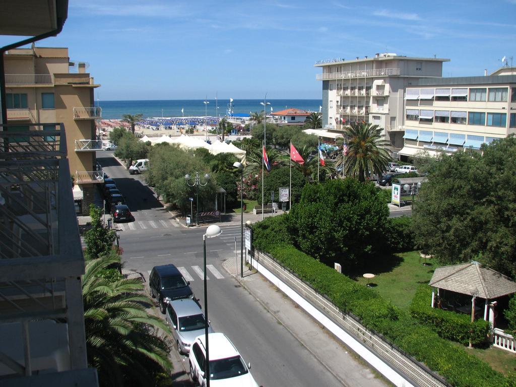 Hotel Smeraldo Camaiore Bagian luar foto