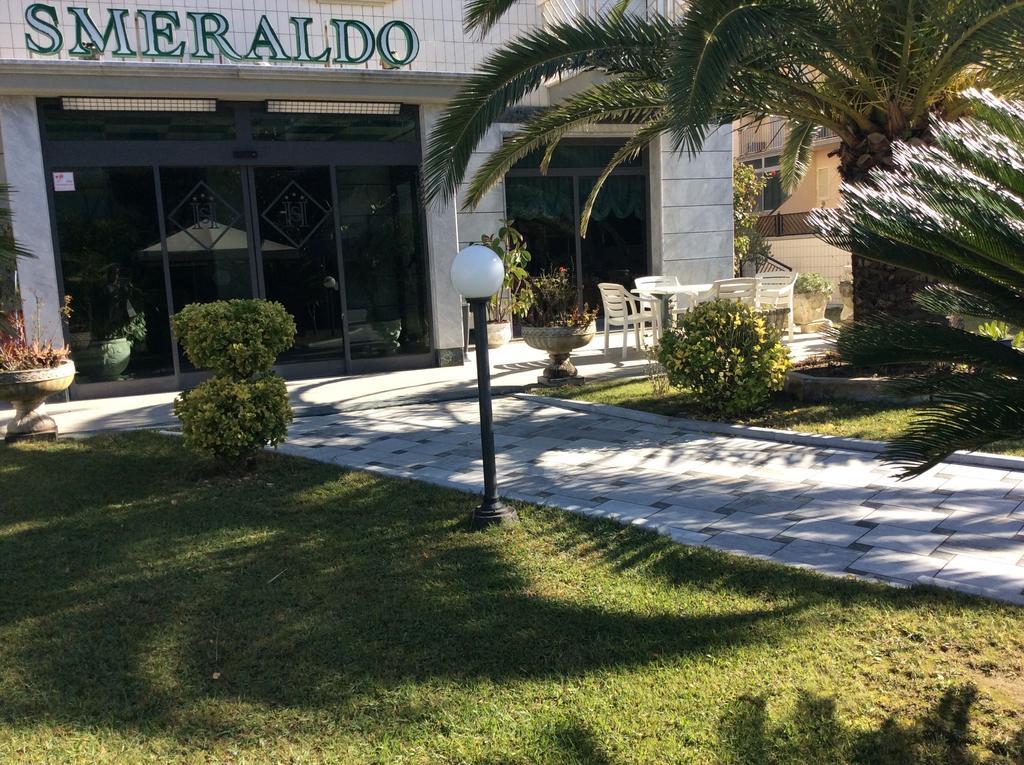 Hotel Smeraldo Camaiore Bagian luar foto