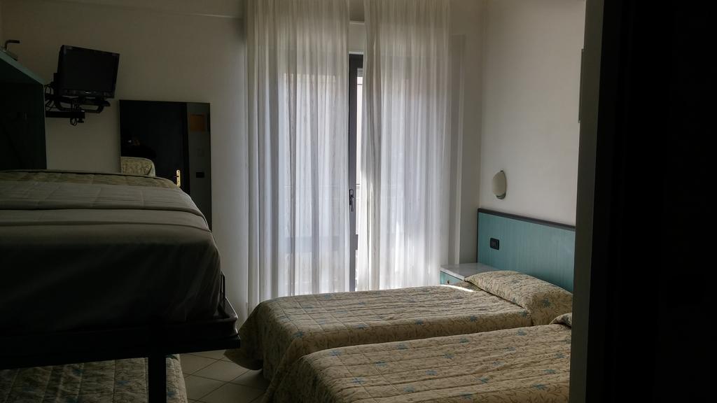 Hotel Smeraldo Camaiore Bagian luar foto