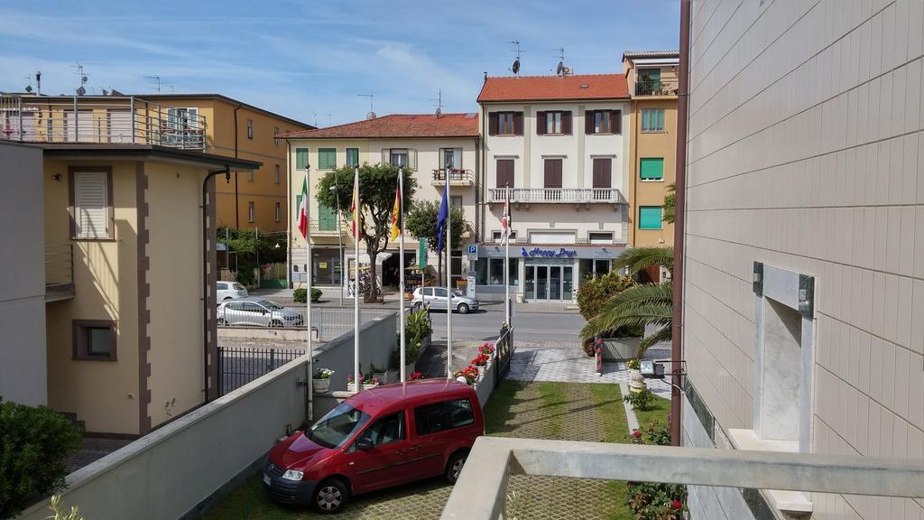 Hotel Smeraldo Camaiore Bagian luar foto